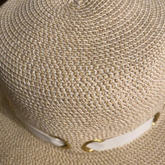 Special occasion white ribbon round hat - Picture 4 of 6